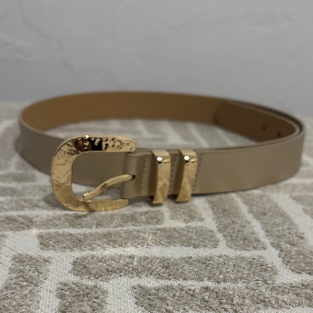Elegant Tan Belt with Gold Buckle - Picture 2 of 13